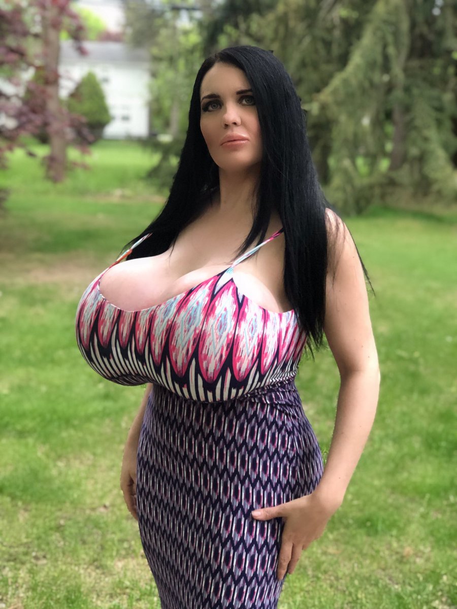 Woman with Z-cup boobs aims to go even BIGGER! 