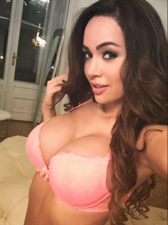 [Image: AdriennLevai_14.jpg]