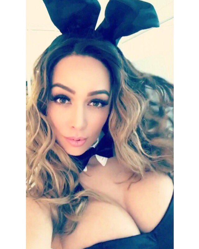 [Image: AdriennLevai_17.jpg]