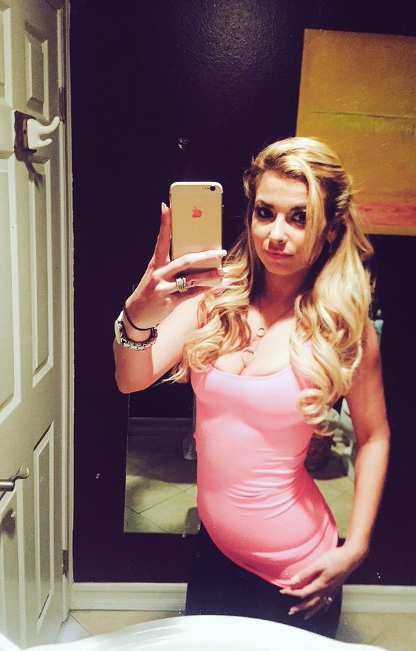 [Image: Alana-Luv-naked-selfie.jpg]