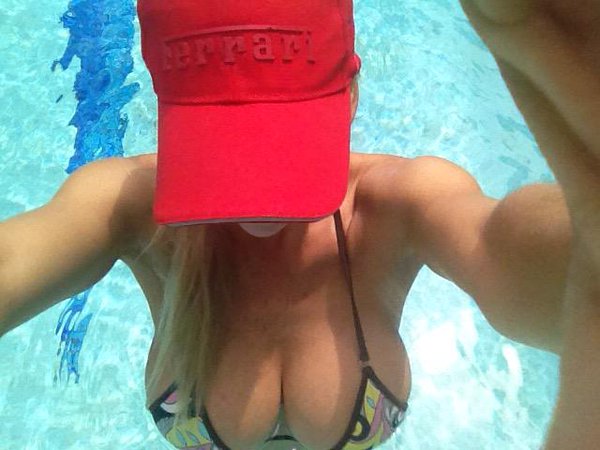 [Image: Alexis-Fawx-naked-selfie_4.jpg]