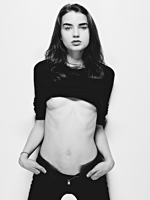 [Image: Ali-Michael-topless-naked-nude_11.jpg]