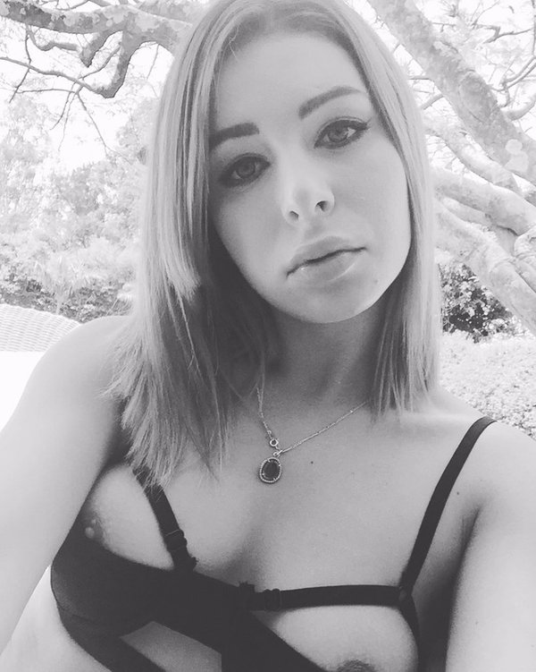 [Image: Ally-Breelsen-topless-naked-nude_9.jpg]