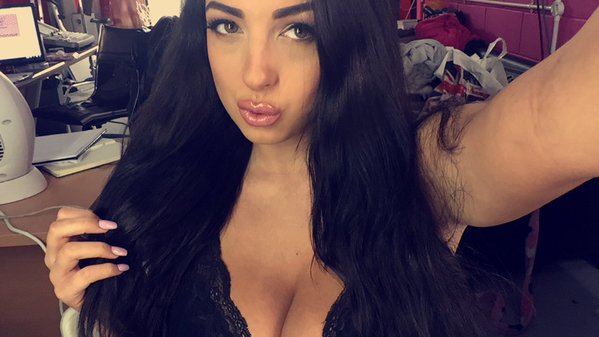 [Image: AmeliaxBrookes.jpg]