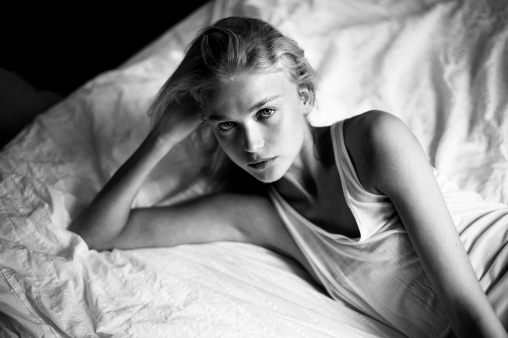 [Image: Anastasia-Bondarenko-topless-naked-nude_12.jpg]