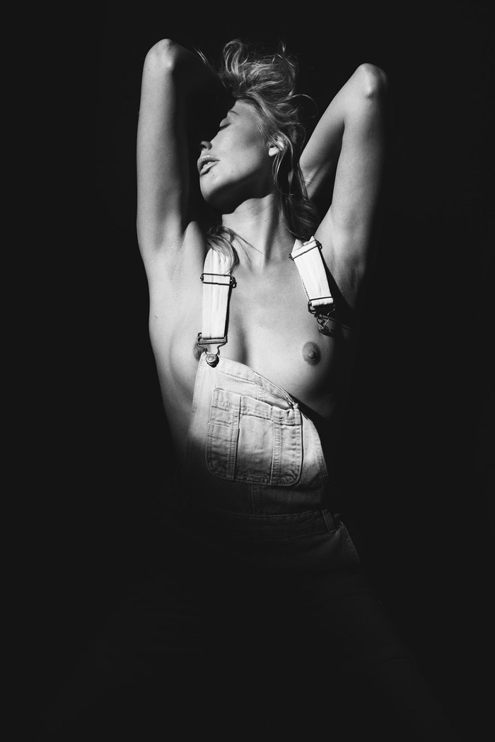 [Image: Anastasia-Bondarenko-topless-naked-nude_7.jpg]