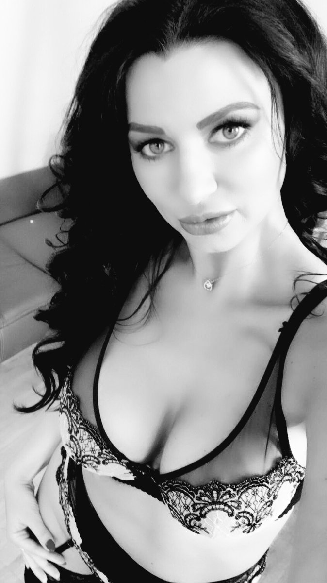 [Image: AniaKinski_3.jpeg]