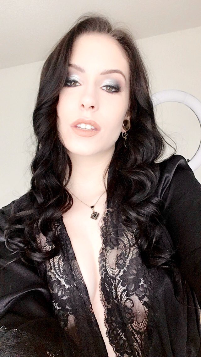 [Image: AnnadeVilleXXX_14.jpg]