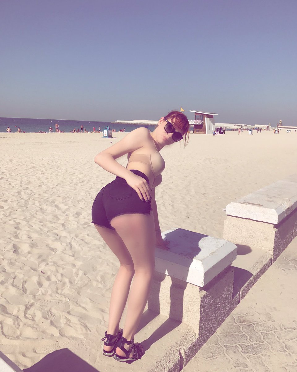 [Image: Anny-Aurora-topless-naked-nude_11.jpg]