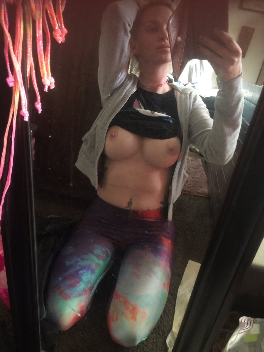 [Image: AstridStaBaby.jpg]