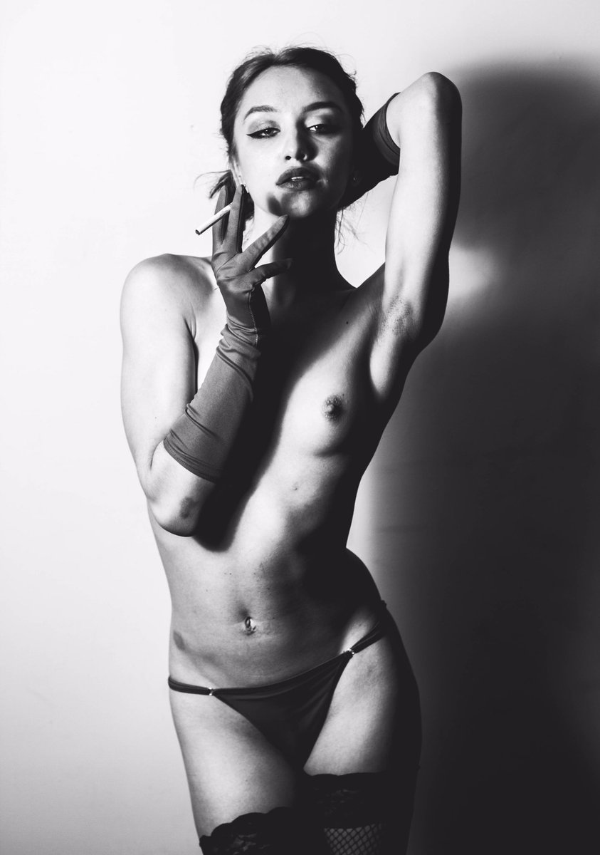 [Image: Aurora-Zvezda-topless-naked-nude_10.jpg]