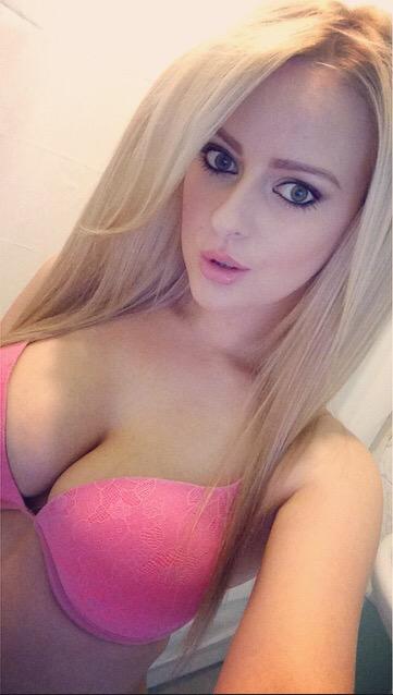 [Image: Bex-Robertson-sexy-selfie_14.jpg]