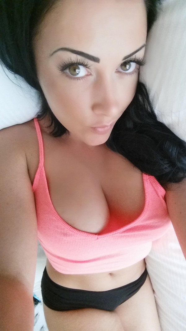 [Image: Brandi-Fox-naked-selfie_10.jpg]