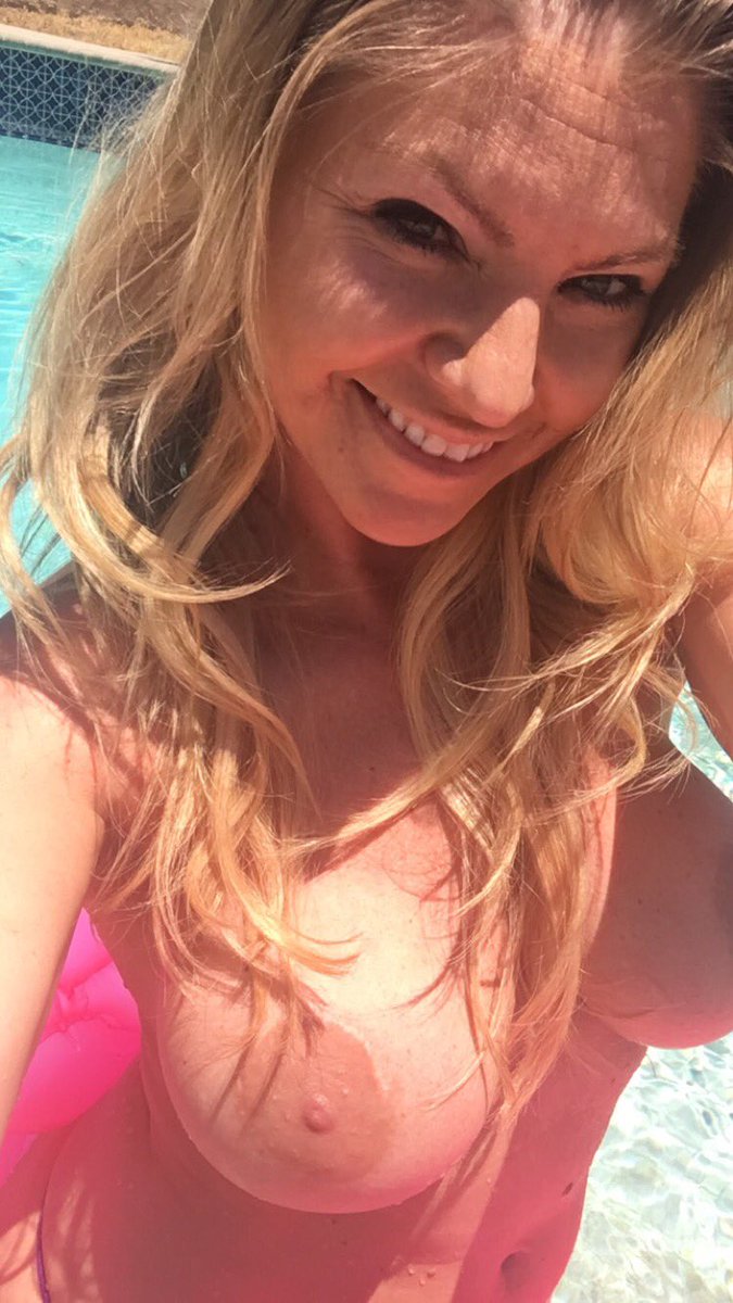 [Image: BriBrooksxxxx.jpg]