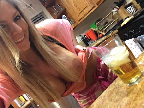 [Image: Brianna-Brooks-naked-selfie_14.jpg]