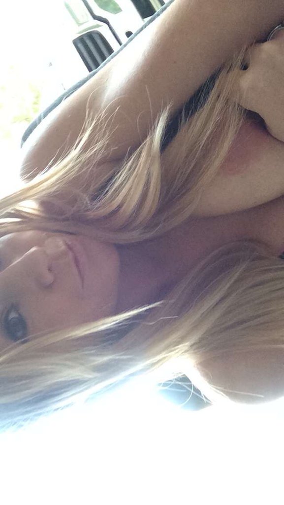 [Image: Brianna-Brooks-naked-selfie_2.jpg]