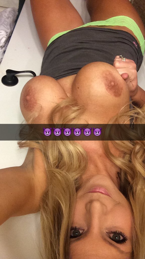 [Image: Brianna-Brooks-naked-selfie_3.jpg]