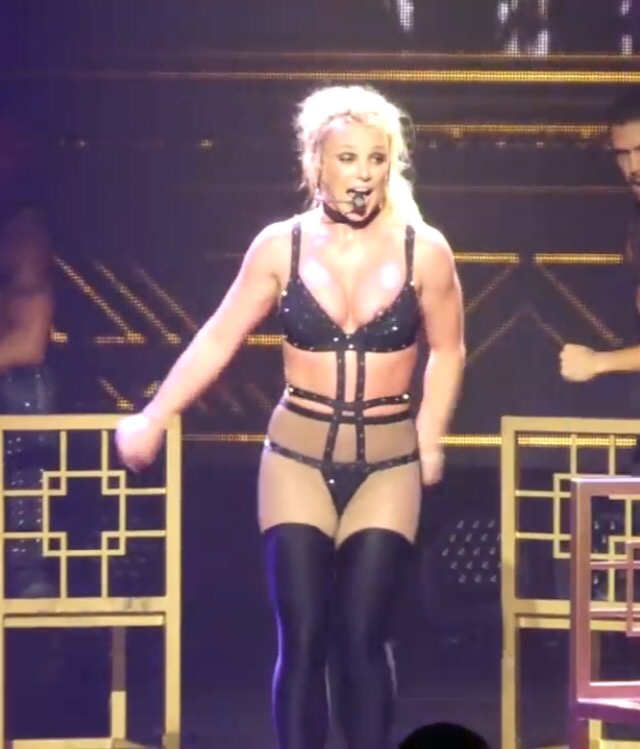 [Image: Britney-Spears-nipslip.jpg]