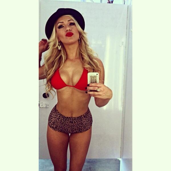 [Image: Cameron-Dee-naked-selfie.jpg]