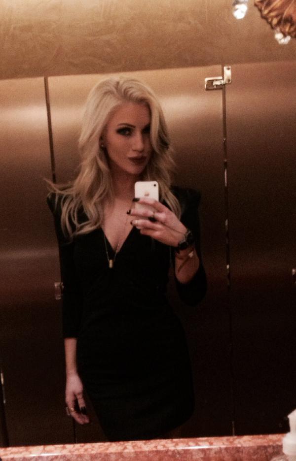 [Image: Cameron-Dee-naked-selfie_5.jpg]