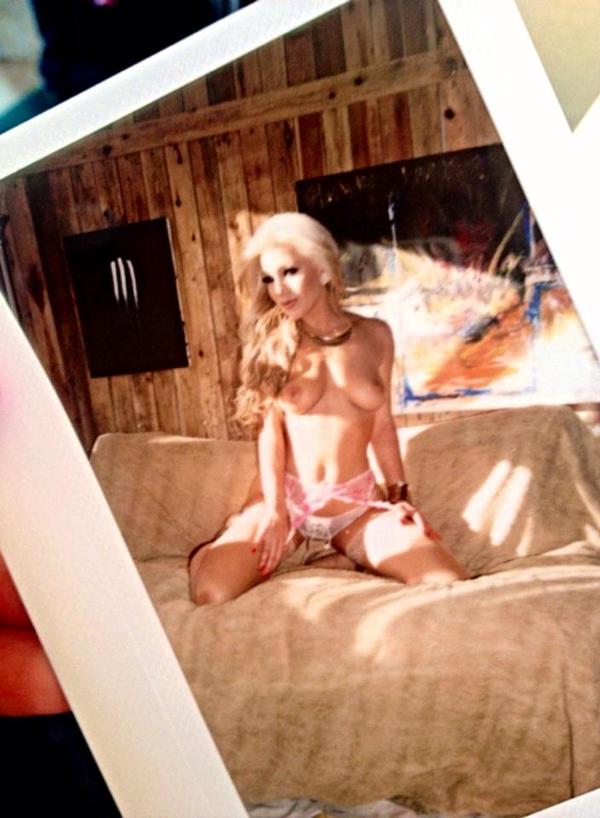 [Image: Cameron-Dee-naked-selfie_6.jpg]