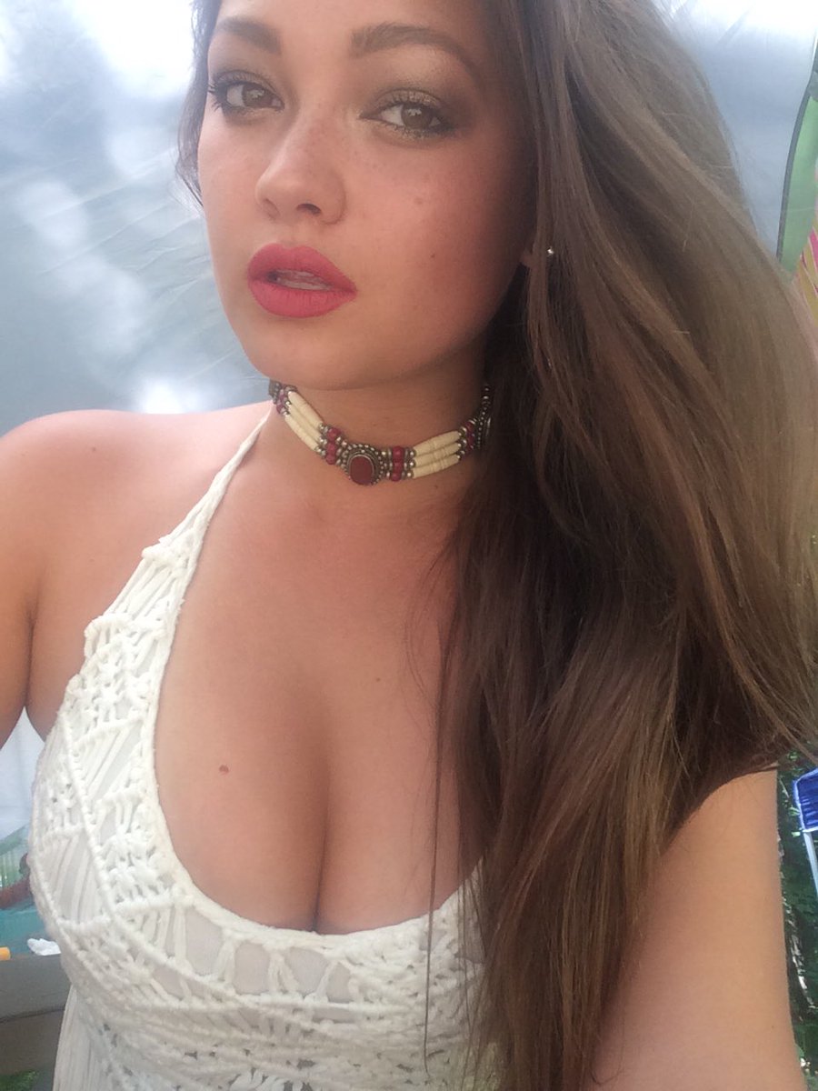 [Image: Chelsie-Aryn-topless-naked-nude_10.jpg]