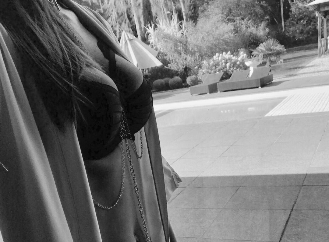 [Image: Claire-Castel-topless-naked-nude_17.jpg]