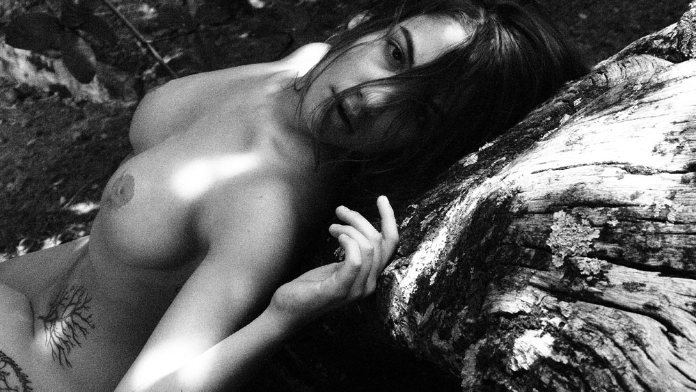 [Image: Daniela-Bedoya-topless-naked-nude_2.jpg]