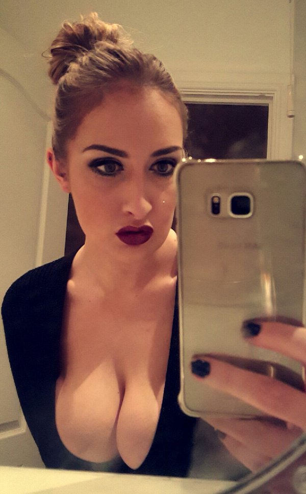 [Image: DanielleEllenxx_3.jpg]