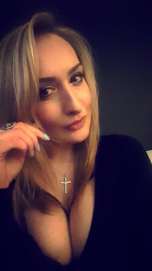 [Image: DanielleEllenxx_4.jpg]