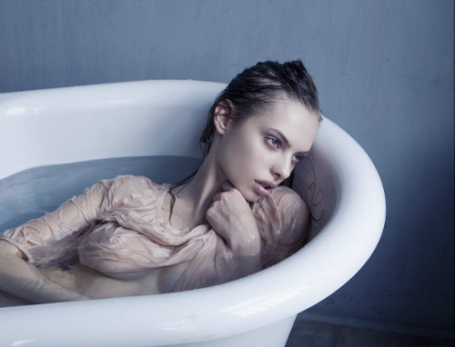 [Image: Dioni-Tabbers-topless-naked-nude_2.jpg]