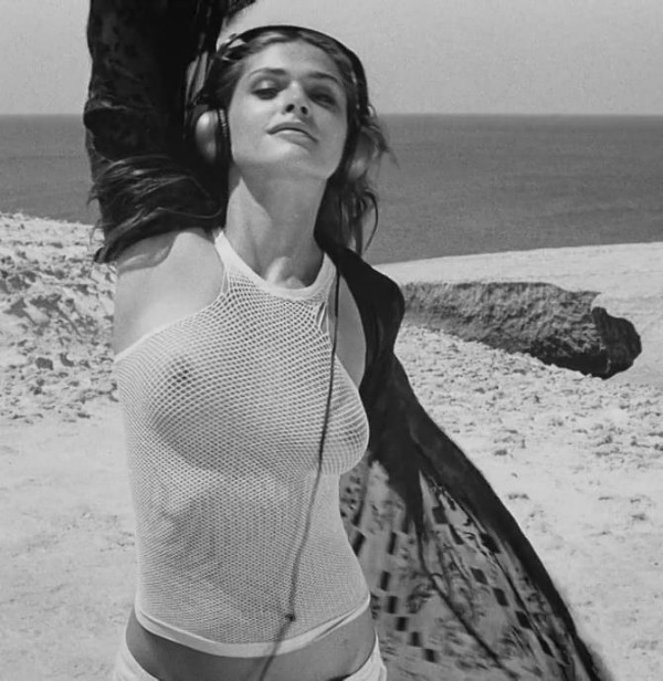 [Image: Elisa-Sednaoui-topless-nude-naked_15.jpg]