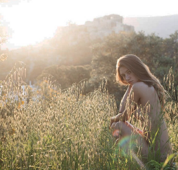 [Image: Elizabeth-Elam-topless-naked-nude_5.png]