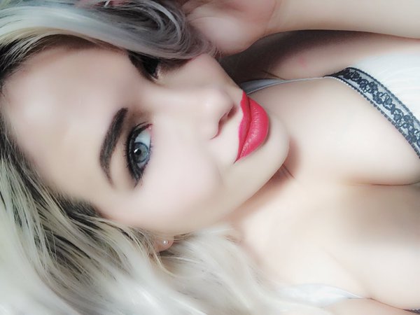 [Image: Elizzabeth-James-naked-selfie_10.jpg]