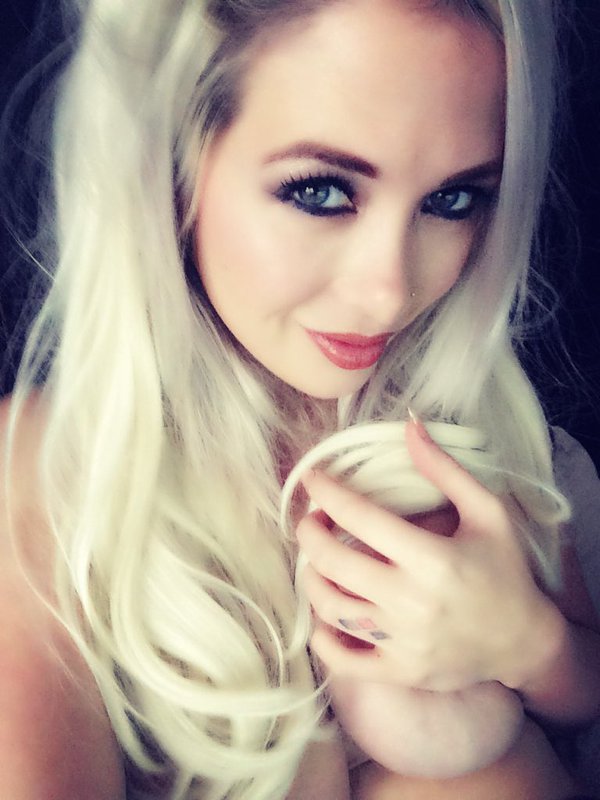 [Image: Elizzabeth-James-naked-selfie_13.jpg]