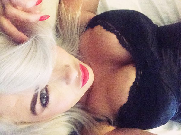 [Image: Elizzabeth-James-naked-selfie_17.jpg]