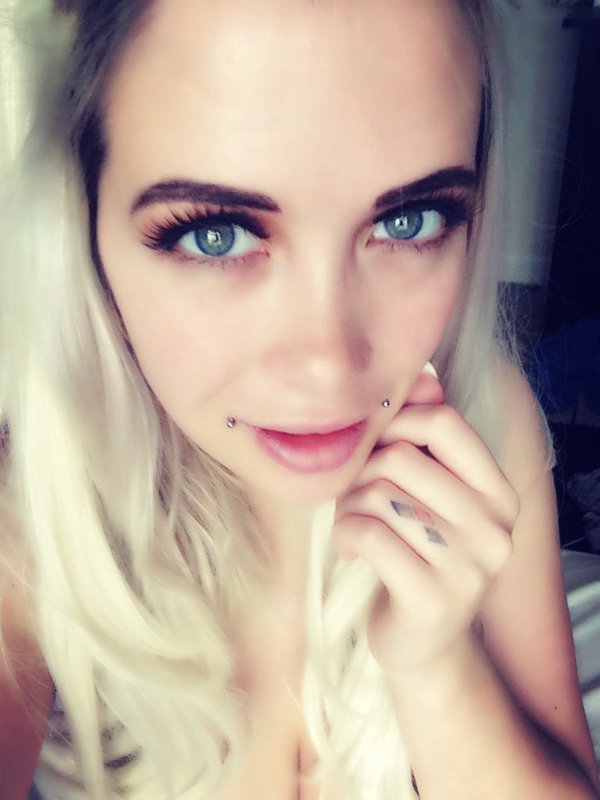 [Image: Elizzabeth-James-naked-selfie_20.jpg]