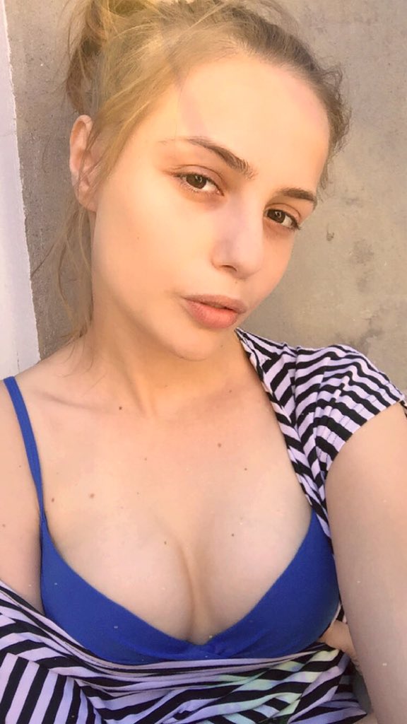 [Image: Elle-Tan-topless-naked-nude_6.jpg]