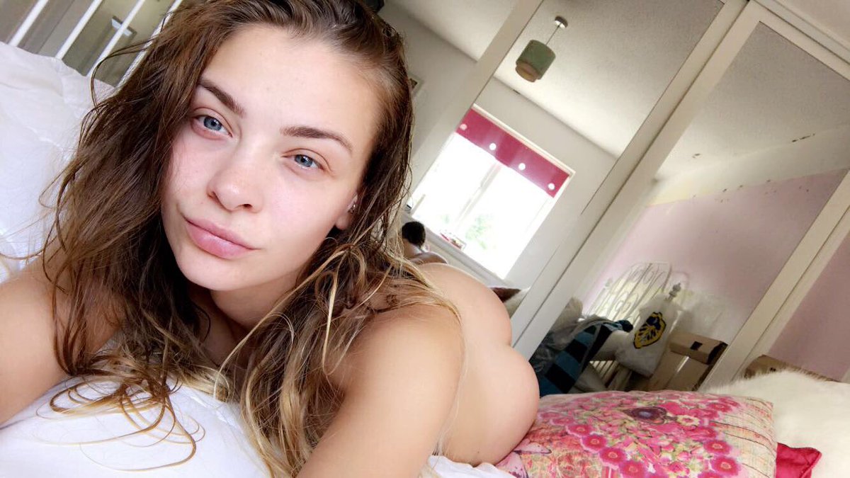 [Image: EmeliaPaigeX_20.jpg]