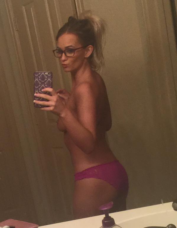 [Image: Emily-Austin-naked-nude-selfie_19.jpg]