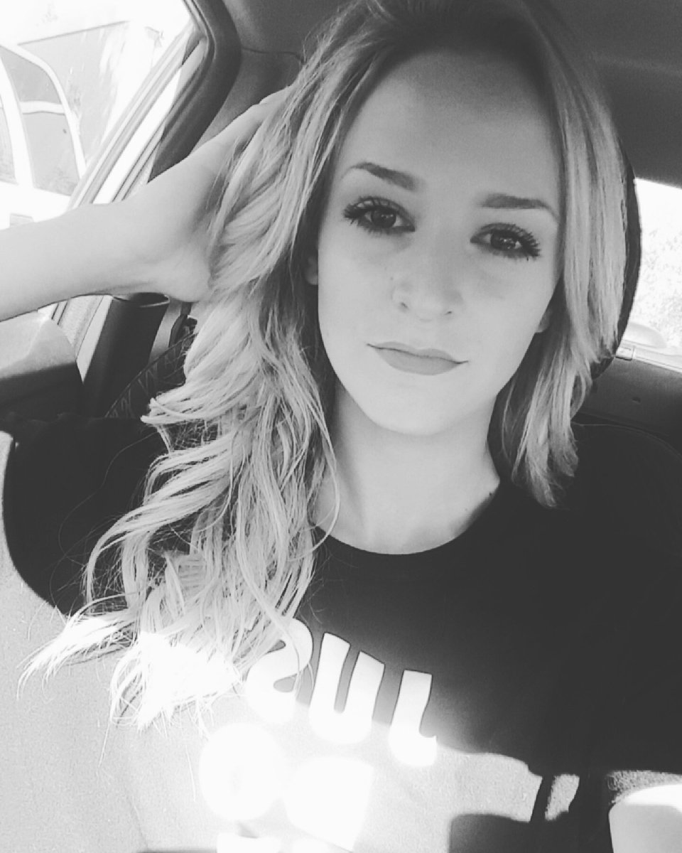 [Image: Emma-Hix-topless-naked-nude_14.jpg]