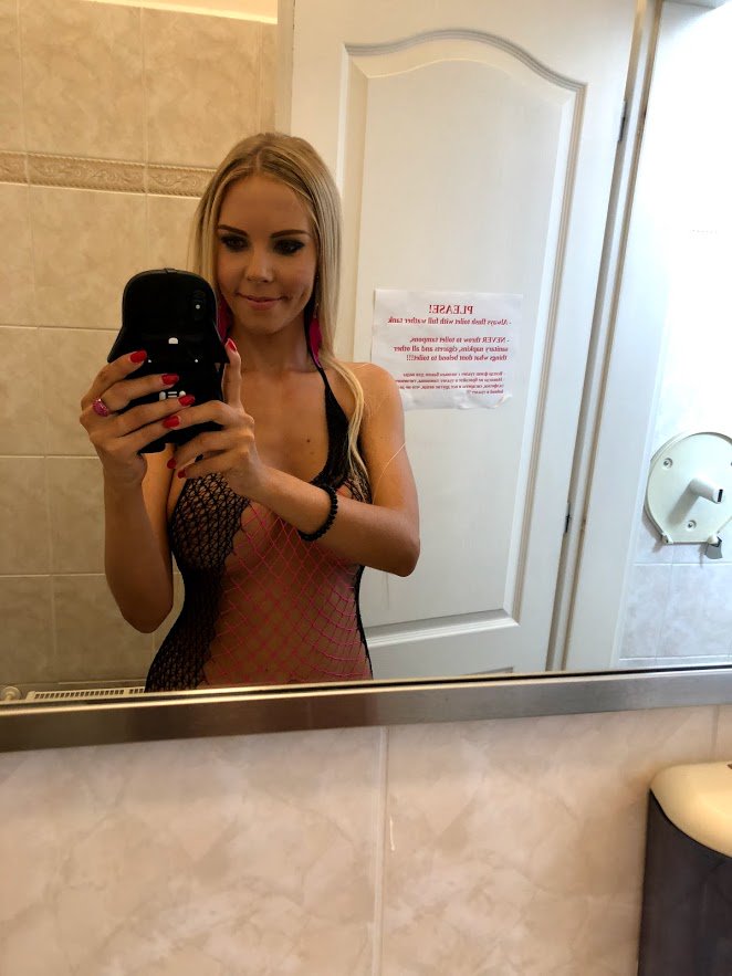 [Image: FloraneRussell.jpg]