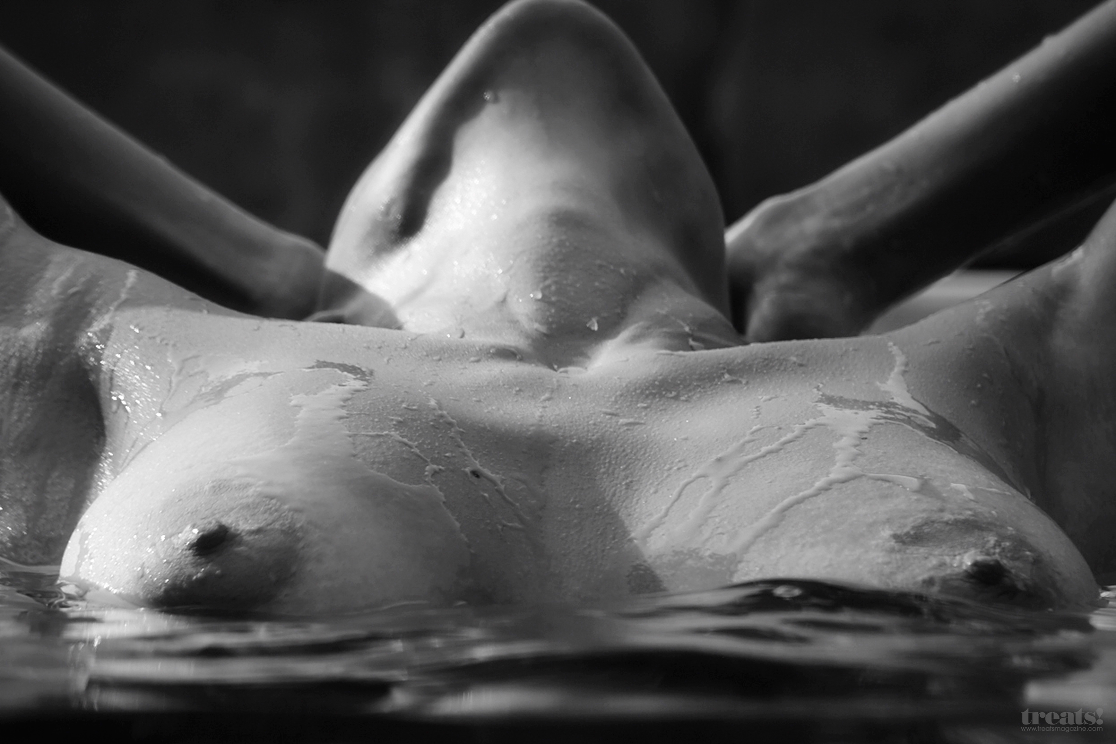 [Image: Gabriela-Cruz-Topless-Naked-Nude_10.jpg]