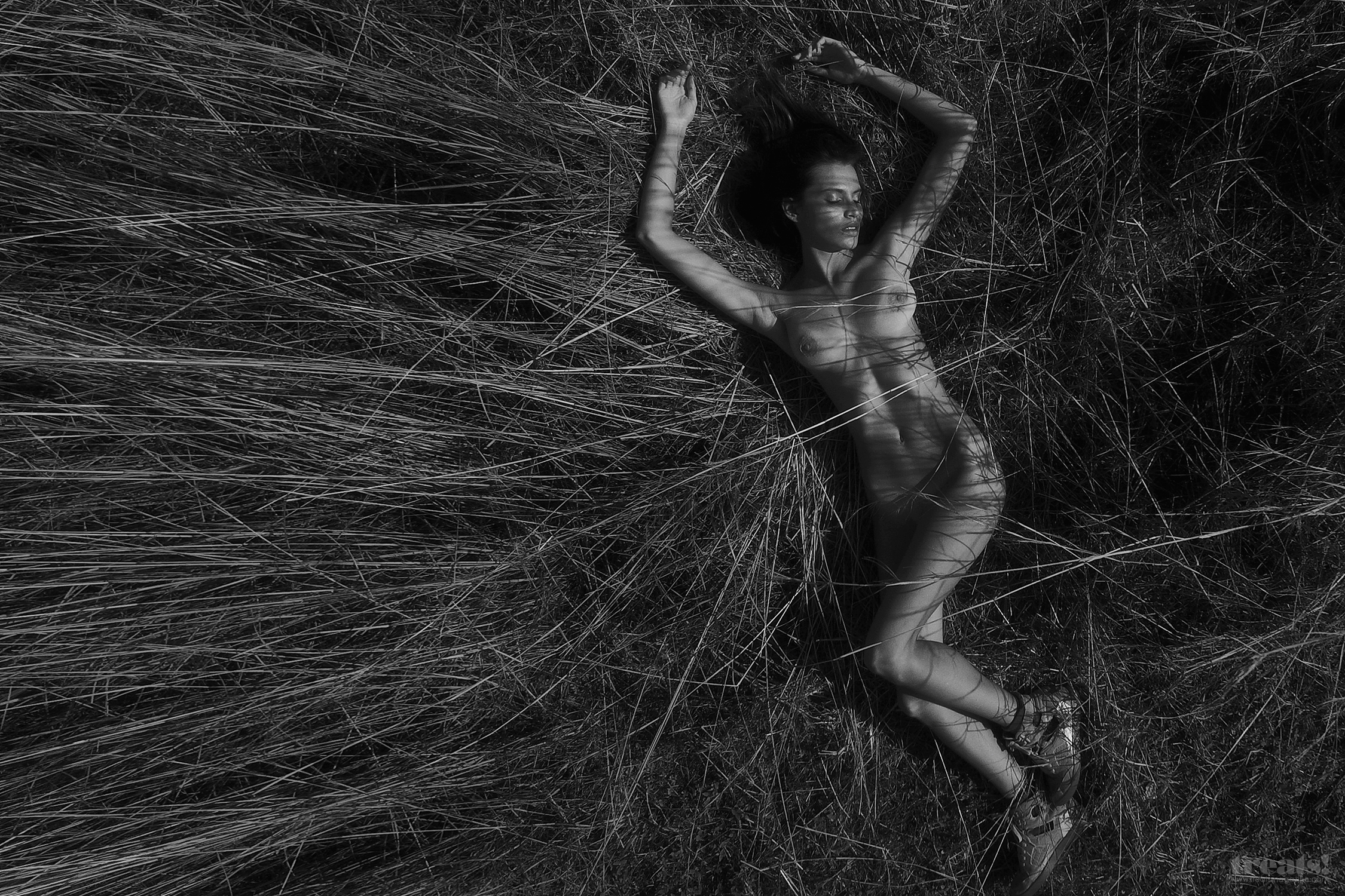 [Image: Gabriela-Cruz-Topless-Naked-Nude_11.jpg]