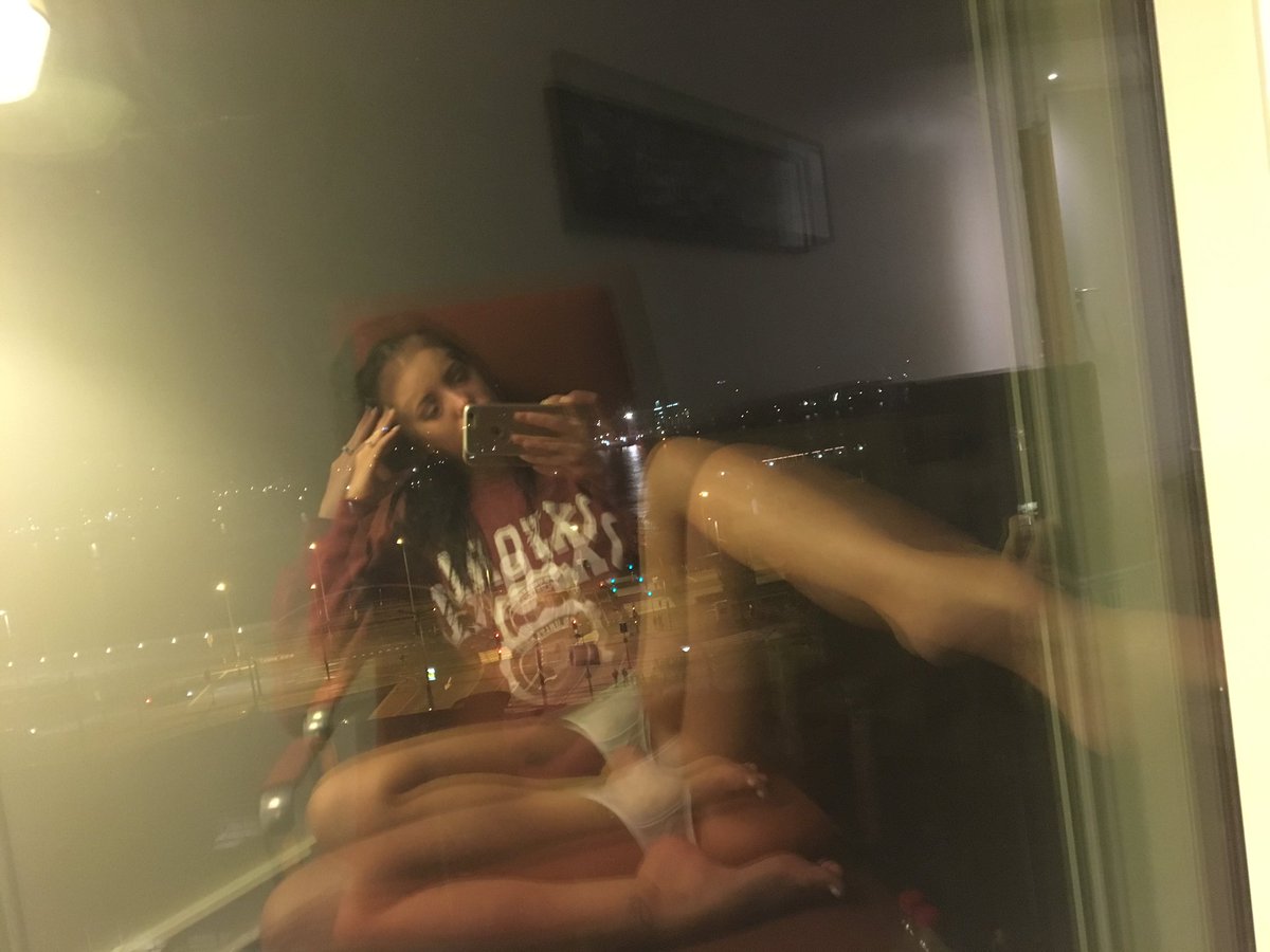 [Image: Gia-Paige-topless-naked-nude_2.jpg]