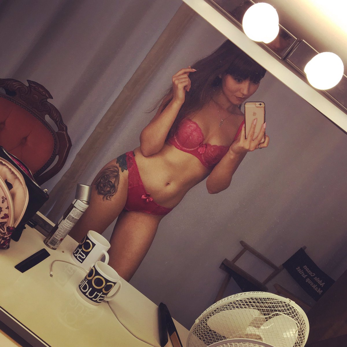 [Image: HelenGModel_2.jpg]