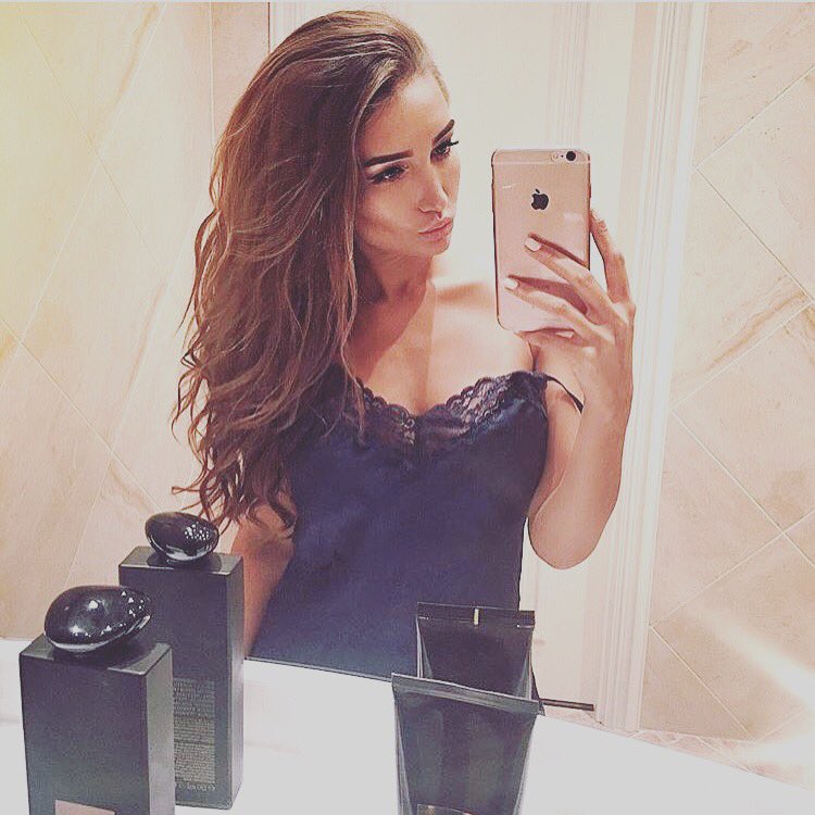 [Image: HelenWModel.jpg]