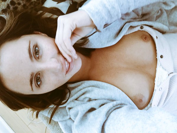 [Image: Hope-Howell-topless-naked-nude_2.jpg]