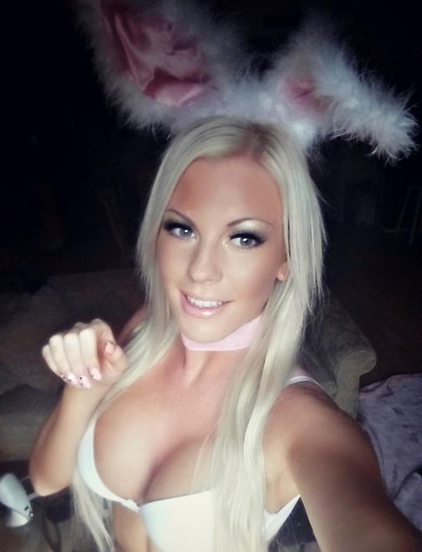 [Image: Ivy-Ferguson-sexy-selfie_3.jpg]