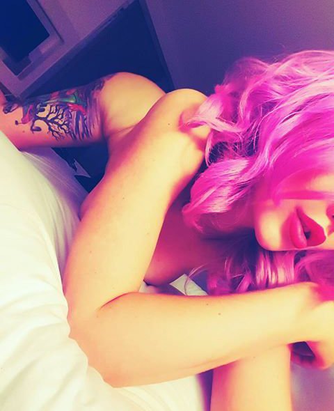 [Image: JasmineJamesXX12.jpg]